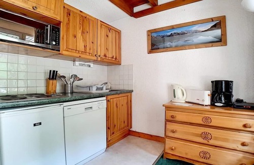 Reberty Apartment | 100m from ski slopes, 5th floor, tv, ski locker, 45m², Les Menuires