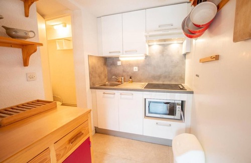 Villarodin-Bourget Apartment | 100m from ski slopes, 1st floor, balcony, parking, tv, ski locker, 54m², La Norma