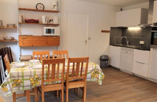 Les Claux Apartment | 100m from ski slopes, 1st floor, balcony, tv, ski locker, 55m², Vars