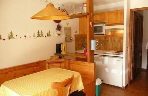 Areches Apartment | 100m from ski slopes, 2nd floor, parking, tv, 28m², Arêches-Beaufort