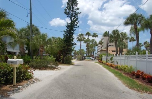 Siesta Key Apartment | 1010 Point of Rocks Road- Updated! pet friendly by the beach!
