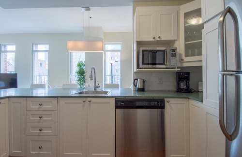 Downtown Montreal Condo | #103-2015 · Spacious Downtown Apartment 100 Walk Score in Montreal