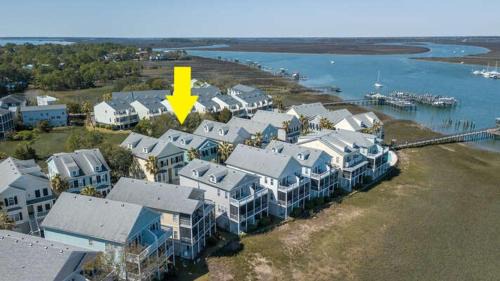 Waters Edge House | 103 WATERS EDGE ~ 3Bed/3Bath Townhouse~ Pool~Fishing Dock