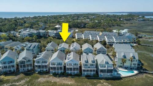 Waters Edge House | 103 WATERS EDGE ~ 3Bed/3Bath Townhouse~ Pool~Fishing Dock