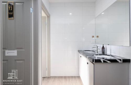 Brunswick East Hotel | 104 Chic Queen BR with Fast WiFi - Brunswick East