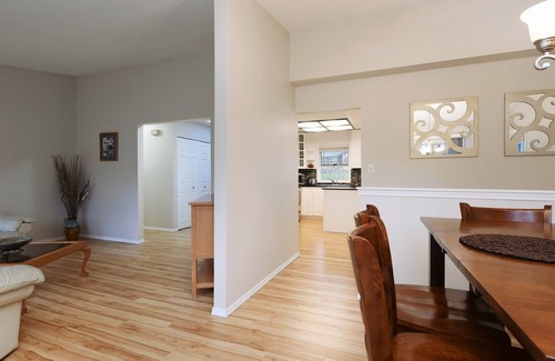 Victoria Apartment | #104 Parkcrest Dr - 3 Bedroom Upper Suite in House