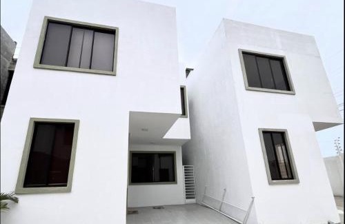 Punta Blanca House | 1045 Lujosa Casa a 5min El Paseo Shopping Costa Oro