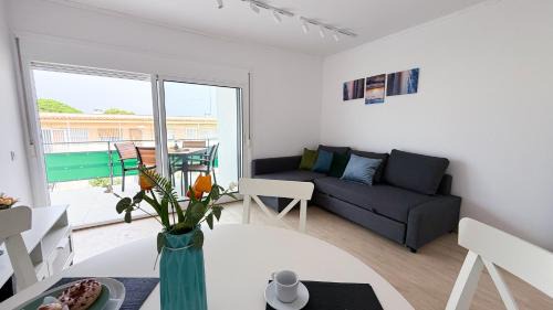Cambrils Apartment | 105 - Beachside Renovated 1BR apt 5 min from Beach