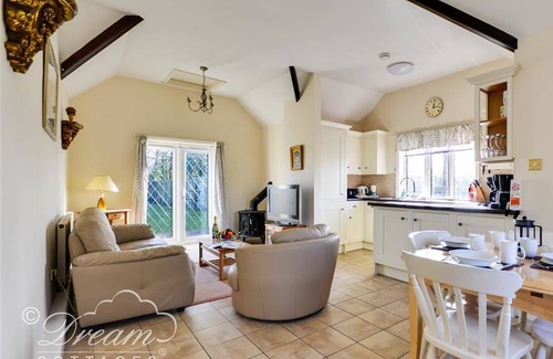 Dorchester Cottage | 105 m² Cottage ∙ 2 bedrooms ∙ 4 guests