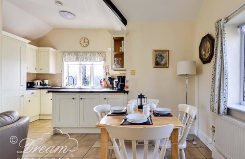 Dorchester Cottage | 105 m² Cottage ∙ 2 bedrooms ∙ 4 guests