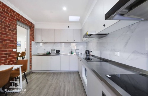 Brunswick East Apartment | 105 Twin Share BR w/Fast WiFi - 18 mins tram to CBD