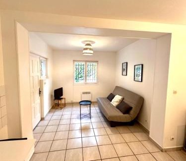 Cros-de-Cagnes Apartment | 106 Cagnes - T2 avec jardin dans une ancienne villa
