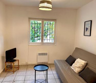 Cros-de-Cagnes Apartment | 106 Cagnes - T2 avec jardin dans une ancienne villa