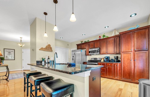 Huddleston House | 1066 Joffrey - 3 Bedroom Home 1st Fairway at Mariners SML