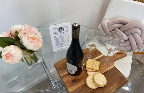 Brunswick West Apartment | 10A Brunswick Living Studio Close to APT and CBD Free Wifi Tram at Doorstep