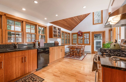 White River Junction House | 10ac, Wood Stove & Private - Wright Reservoir Est.
