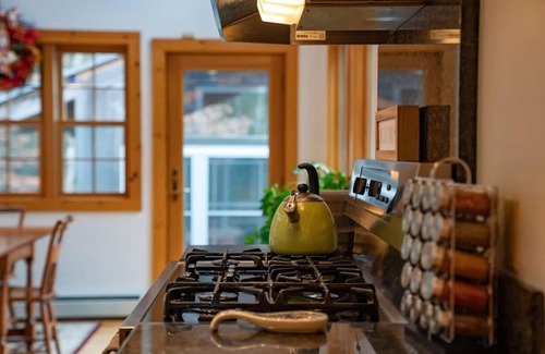 White River Junction House | 10ac, Wood Stove & Private - Wright Reservoir Est.