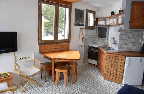 Pralognan-la-Vanoise Apartment | 10m from resort center, 2nd floor, terrace, parking, tv, ski locker, 27m², Pralognan-la-Vanoise