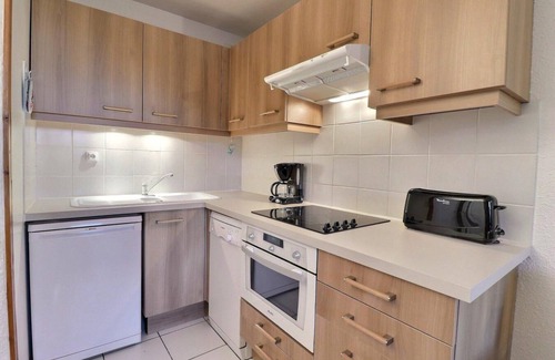 Meribel-Mottaret Apartment | 10m from ski slopes, 1st floor, balcony, ski locker, 33m², Méribel-Mottaret