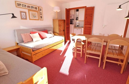 Meribel-Mottaret Apartment | 10m from ski slopes, Ground floor, balcony, ski locker, 40m², Méribel-Mottaret