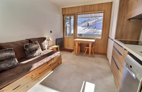 Meribel-Mottaret Apartment | 10m from ski slopes, balcony, ski locker, 16m², Méribel-Mottaret