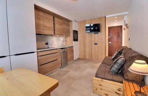 Meribel-Mottaret Apartment | 10m from ski slopes, balcony, ski locker, 16m², Méribel-Mottaret