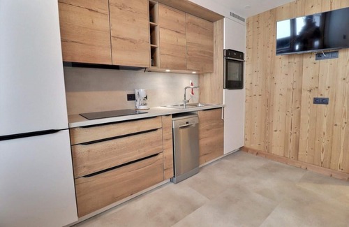 Meribel-Mottaret Apartment | 10m from ski slopes, balcony, ski locker, 16m², Méribel-Mottaret