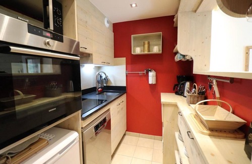 Meribel-Mottaret Apartment | 10m from ski slopes, 1st floor, view ski slopes, balcony, ski locker, 40m², Méribel-Mottaret