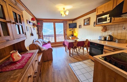 Les Bruyeres Apartment | 10m from ski slopes, Ground floor, view mountain, balcony, tv, ski locker, 30m², Les Menuires