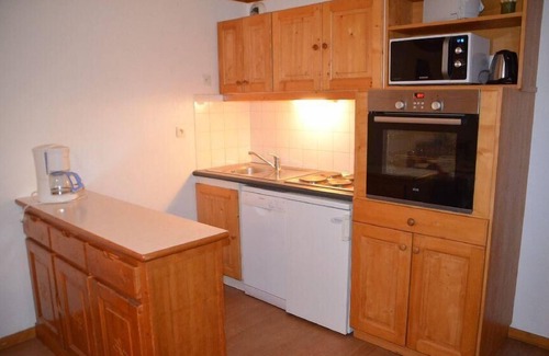 Les Bruyeres Apartment | 10m from ski slopes, 9th floor, balcony, tv, ski locker, 65m², Les Menuires