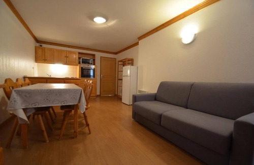 Les Bruyeres Apartment | 10m from ski slopes, 9th floor, balcony, tv, ski locker, 65m², Les Menuires