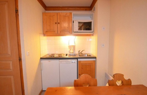 Les Bruyeres Apartment | 10m from ski slopes, 5th floor, balcony, tv, ski locker, 25m², Les Menuires
