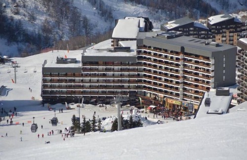 Les Menuires Apartment | 10m from ski slopes, 4th floor, balcony, tv, ski locker, 24m², Les Menuires