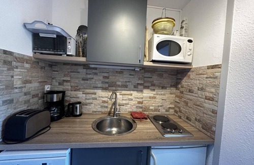 Les Menuires Apartment | 10m from ski slopes, 7th floor, balcony, tv, ski locker, 17m², Les Menuires