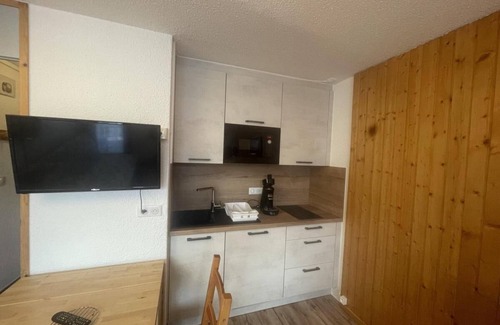 Plagne Villages Apartment | 10m from ski slopes, 2nd floor, view street, balcony, tv, ski locker, 19m², La Plagne