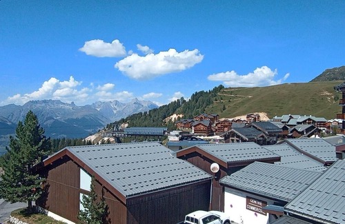 Plagne Villages Apartment | 10m from ski slopes, 2nd floor, view street, balcony, tv, ski locker, 19m², La Plagne