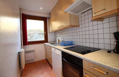 Tignes le Lac Apartment | 10m from ski slopes, 2nd floor, view lake, balcony, tv, ski locker, 53m², Tignes