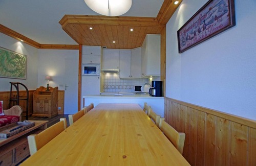Tignes le Lac Apartment | 10m from ski slopes, 2nd floor, view lake, balcony, tv, ski locker, 53m², Tignes