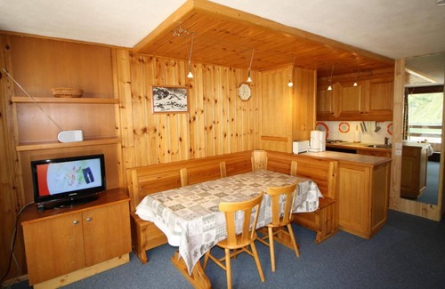 Tignes le Lac Apartment | 10m from ski slopes, 3rd floor, view lake, balcony, tv, ski locker, 28m², Tignes