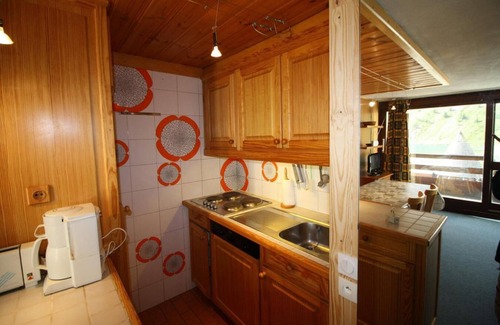 Tignes le Lac Apartment | 10m from ski slopes, 3rd floor, view lake, balcony, tv, ski locker, 28m², Tignes