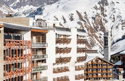 Tignes le Lac Apartment | 10m from ski slopes, 6th floor, view lake, balcony, tv, ski locker, 63m², Tignes