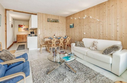 Tignes le Lac Apartment | 10m from ski slopes, 6th floor, view lake, tv, ski locker, 70m², Tignes
