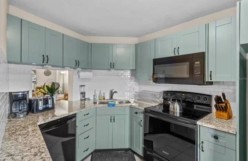Seminole Apartment | 10min Beaches/Pool-Hot Tub/Clean & Quiet