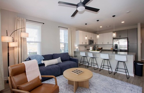 Athens Apartment | 10min to UGA |Wi-Fi|Publix|Parking
