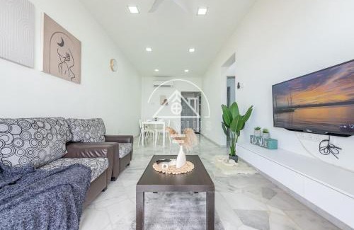 Taman Tanjung Apartment | (10Pax) 3BR Glory Beach Resort Seaview