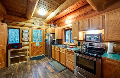 Glacier Cabin | 10SL - Real Log Cabin - WiFi - SLEEPS-8 by RedAwning