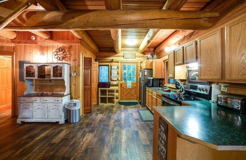 Glacier Cabin | 10SL - Real Log Cabin - WiFi - SLEEPS-8 by RedAwning