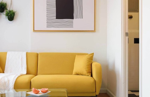 Ukrainian Village Apartment | 11-4 Renovated 1br in East Village