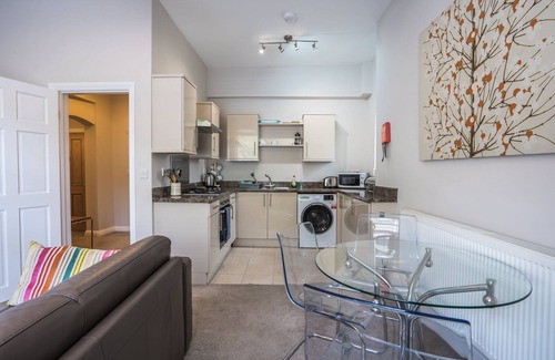 Torquay City Centre Cottage | 11 Astor House - one bed modern and comfortable ground floor apartment