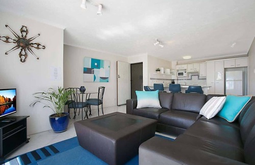 Mermaid Beach Apartment | #11 Camden House Summ